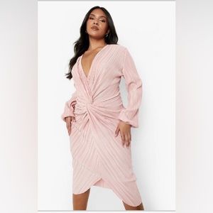 NWOT blush BooHoo dress